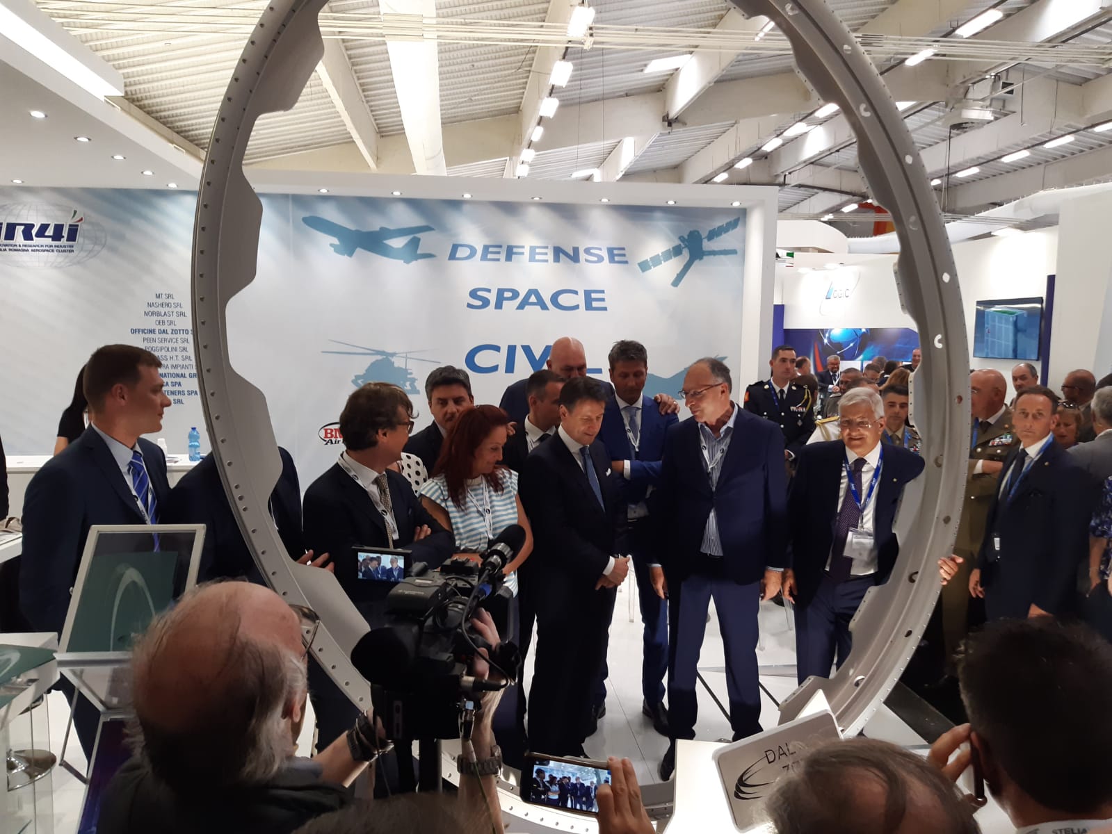 IL CLUSTER INCONTRA IL PRESIDENTE CONTE A LE BOURGET